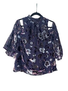 DESIGN LAB Cold Shoulder Textured Floral Top